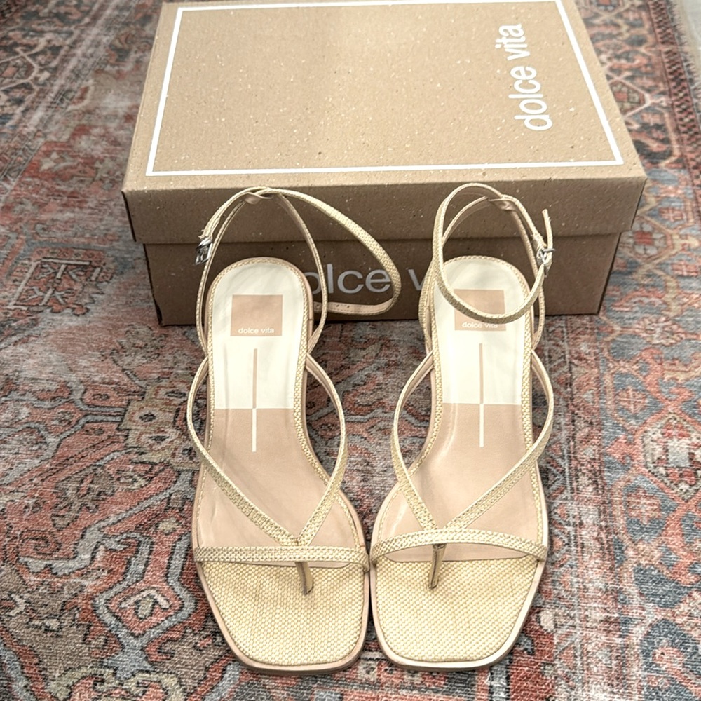 Dolce Vita natural raffia sandal